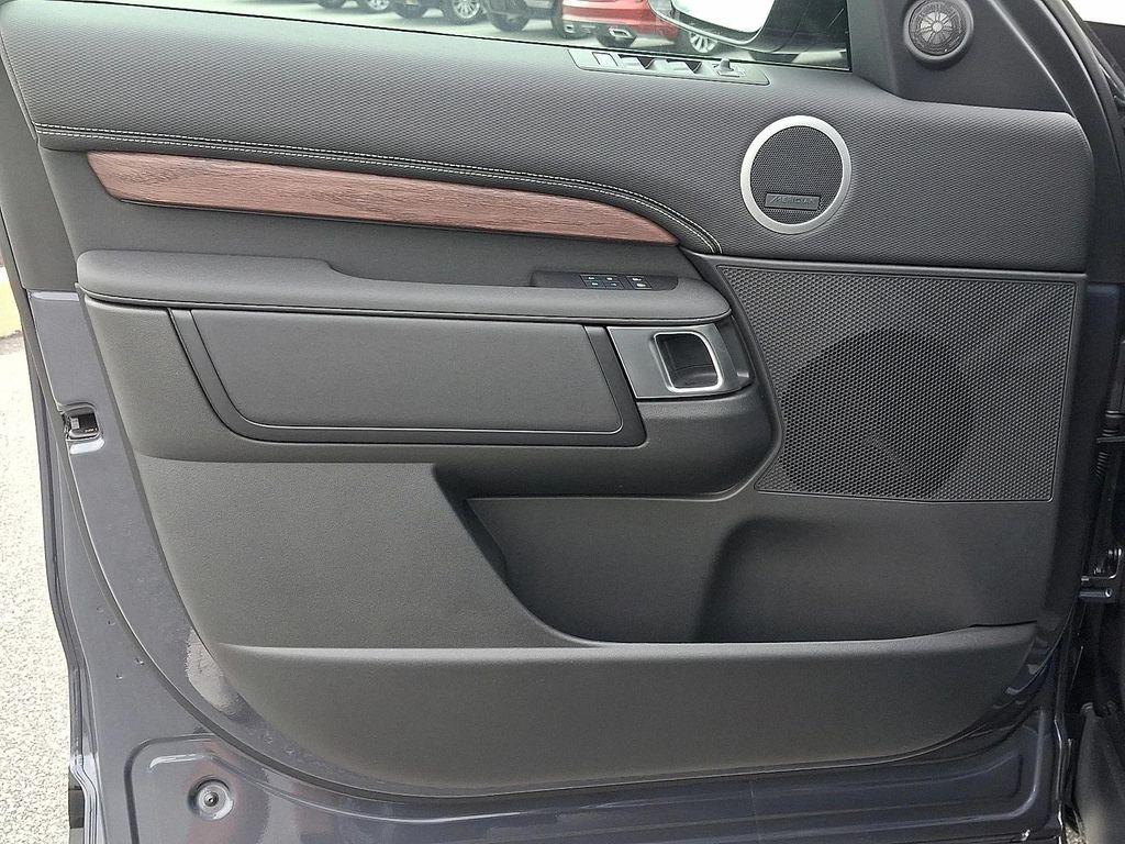 new 2025 Land Rover Discovery car, priced at $69,268