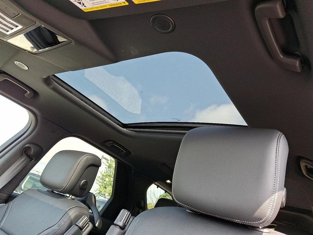 new 2025 Land Rover Discovery car, priced at $69,093