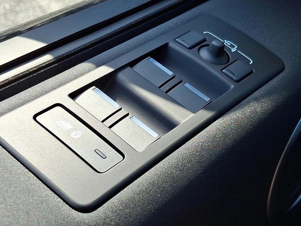 new 2025 Land Rover Discovery car, priced at $69,093