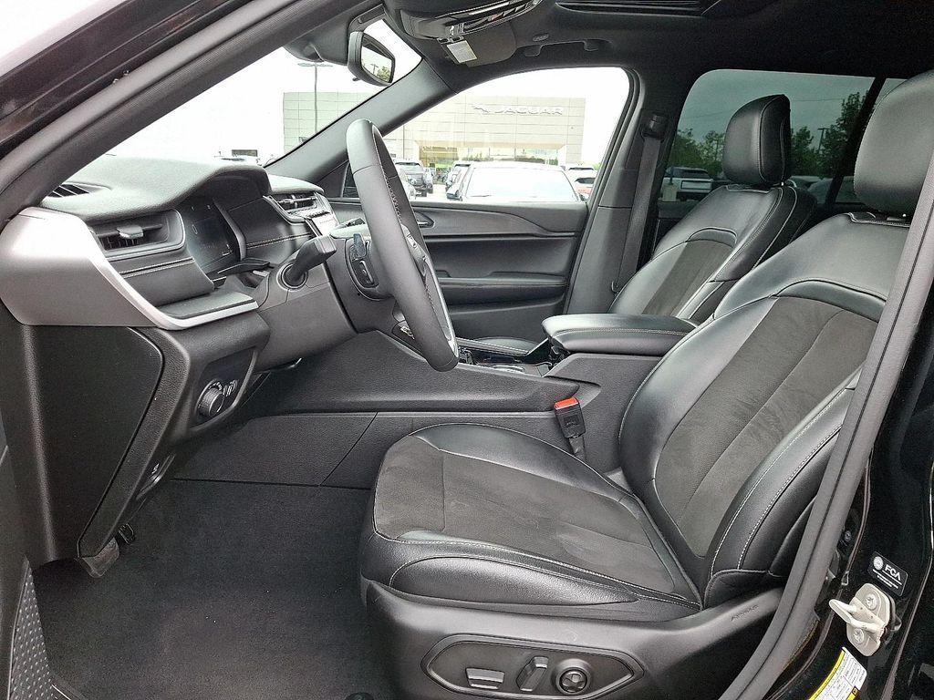 used 2023 Jeep Grand Cherokee car, priced at $31,390