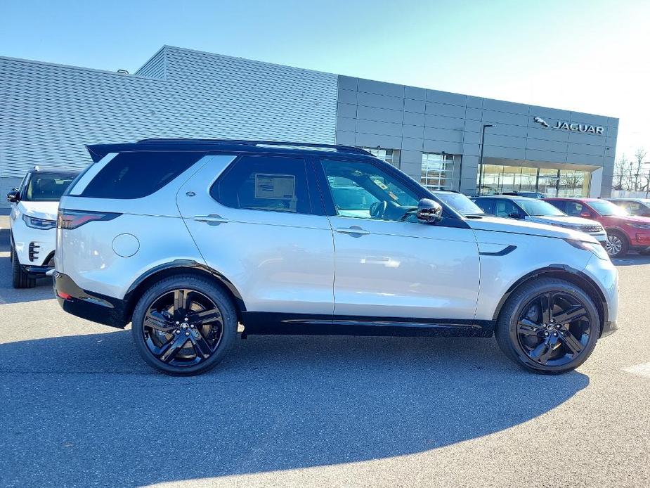 new 2024 Land Rover Discovery car