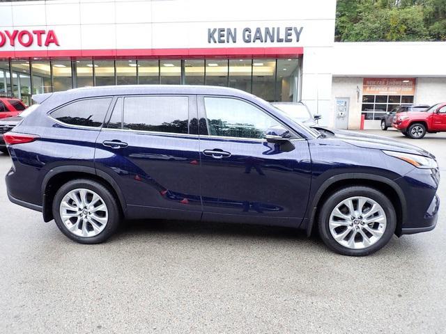 used 2021 Toyota Highlander car, priced at $37,111