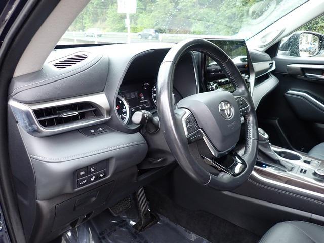 used 2021 Toyota Highlander car, priced at $37,111