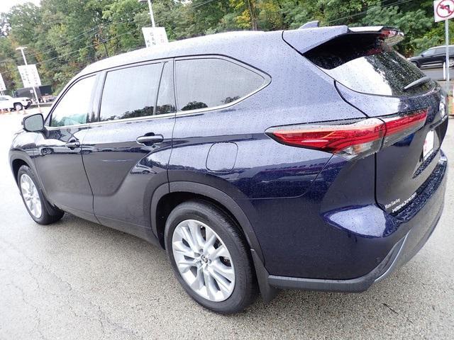 used 2021 Toyota Highlander car, priced at $37,111