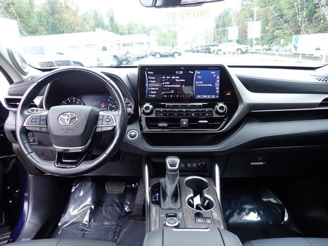 used 2021 Toyota Highlander car, priced at $37,111