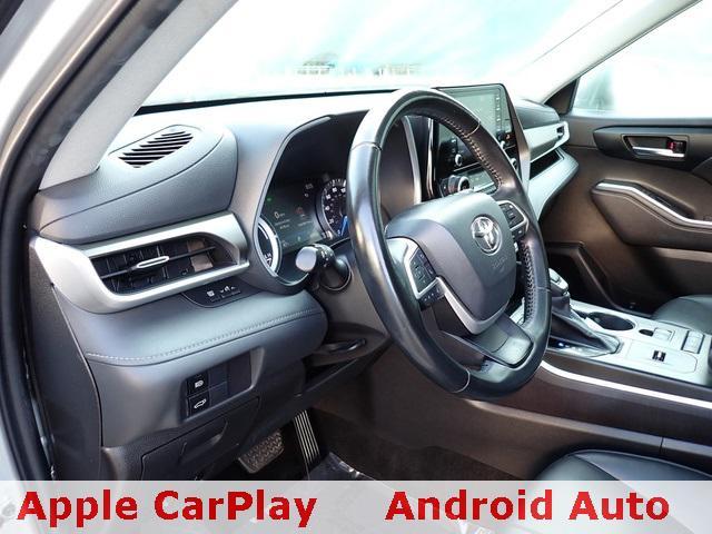 used 2022 Toyota Highlander Hybrid car, priced at $35,000