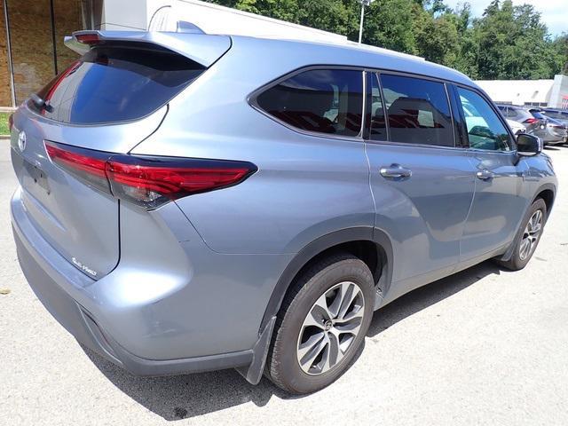 used 2022 Toyota Highlander car, priced at $37,999
