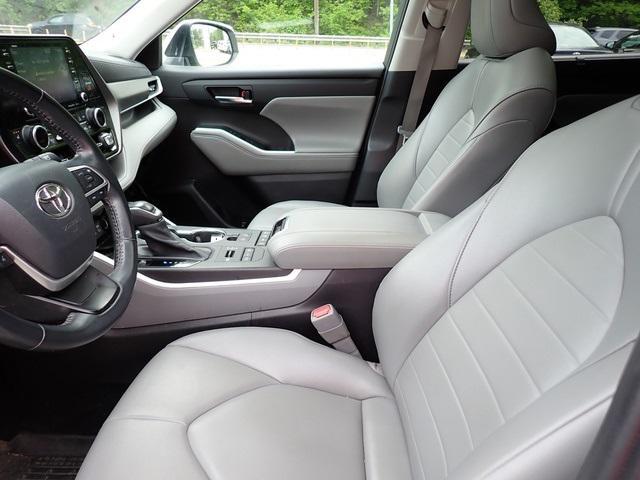 used 2022 Toyota Highlander car, priced at $36,761