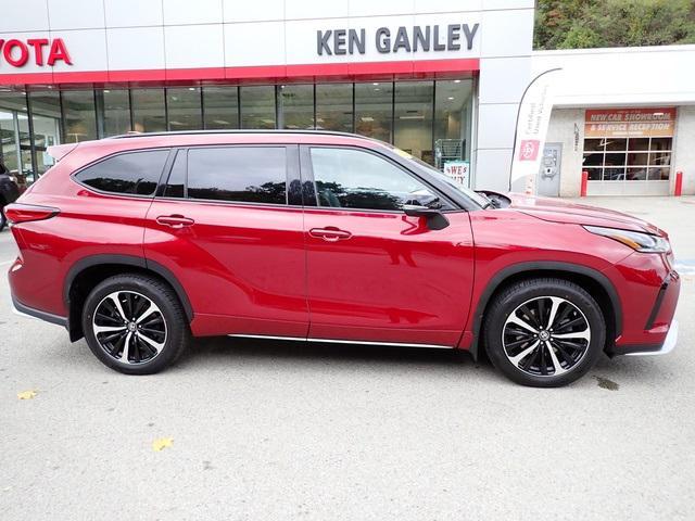 used 2021 Toyota Highlander car, priced at $34,648