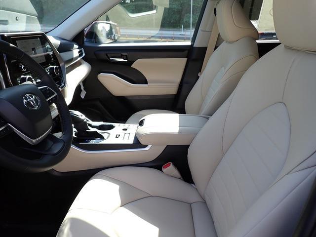 new 2025 Toyota Highlander car, priced at $47,774