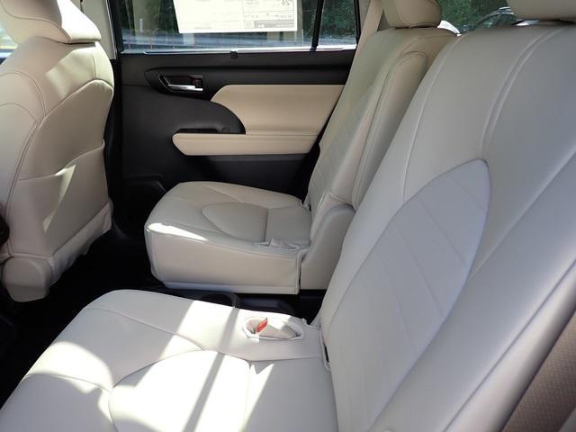 new 2025 Toyota Highlander car, priced at $47,774