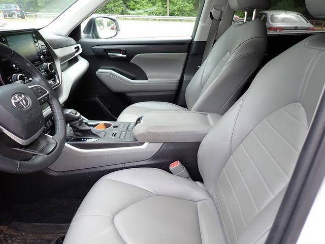 used 2022 Toyota Highlander car, priced at $38,888