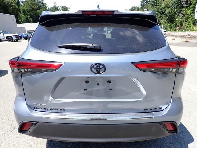 used 2022 Toyota Highlander car, priced at $37,900