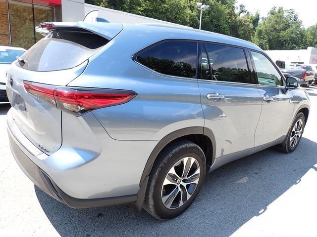 used 2022 Toyota Highlander car, priced at $37,900