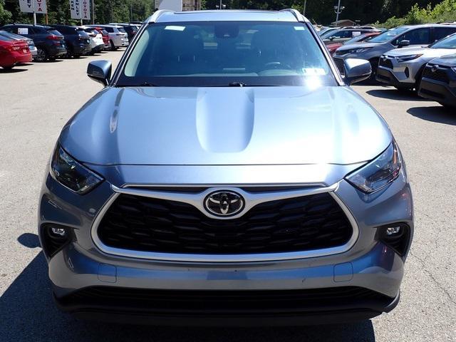 used 2022 Toyota Highlander car, priced at $37,900