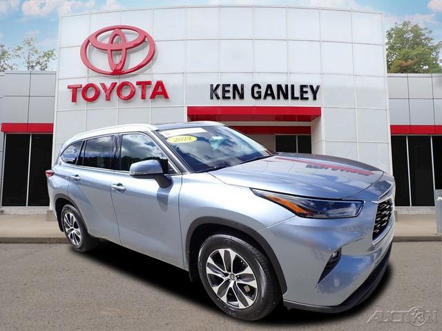 used 2022 Toyota Highlander car, priced at $37,888