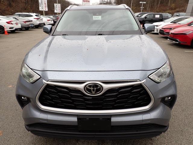 used 2022 Toyota Highlander car, priced at $37,448