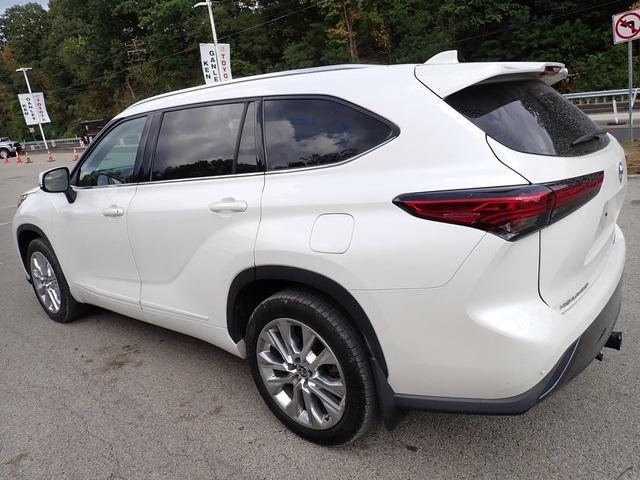 used 2020 Toyota Highlander car, priced at $30,594