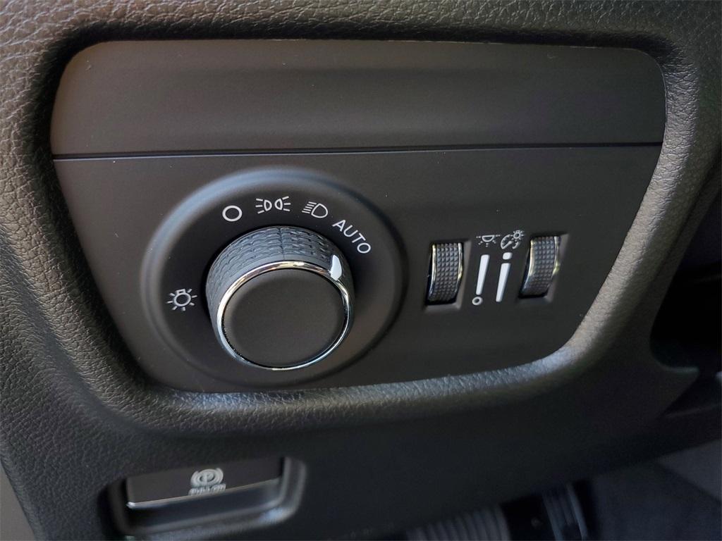 new 2025 Jeep Grand Cherokee car, priced at $39,625