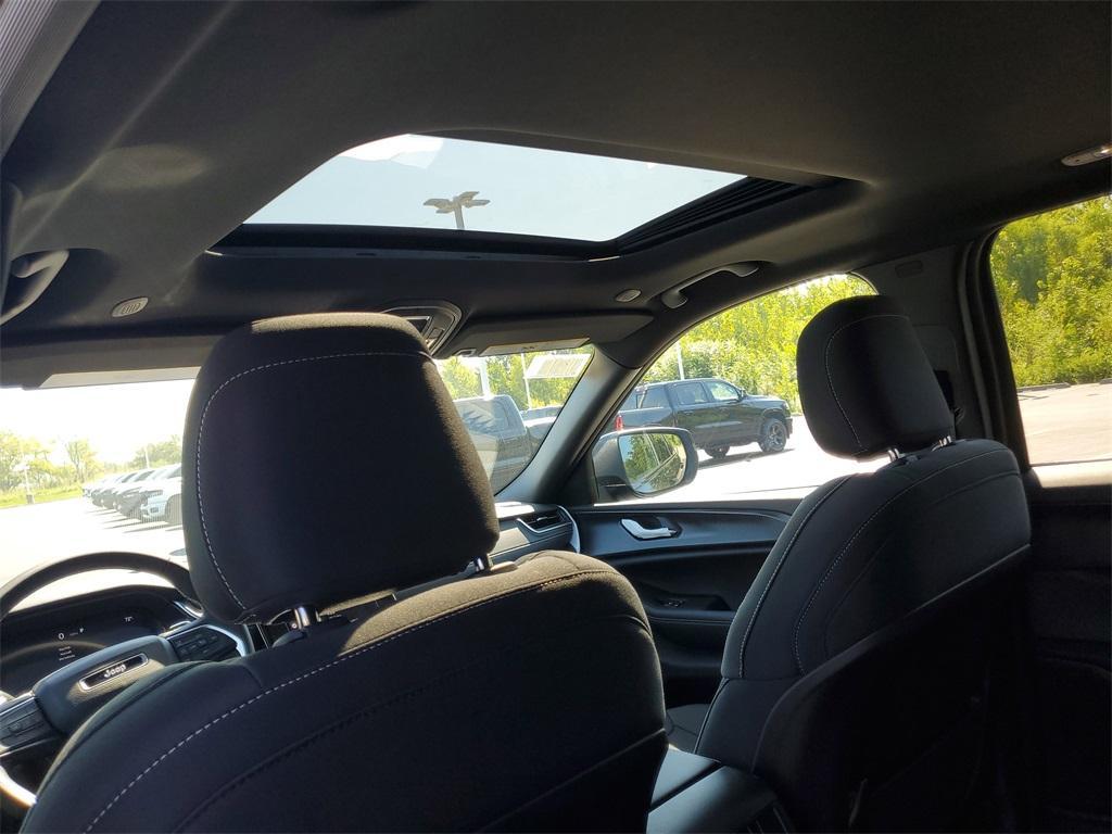 new 2025 Jeep Grand Cherokee car, priced at $39,625