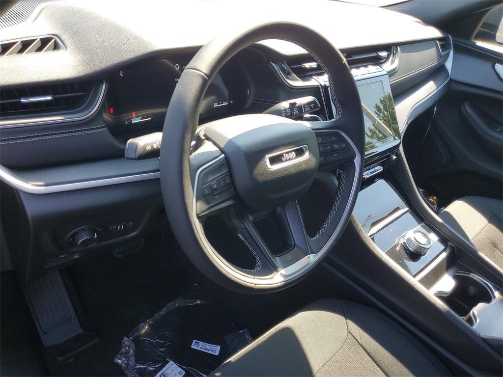 new 2025 Jeep Grand Cherokee car, priced at $39,625