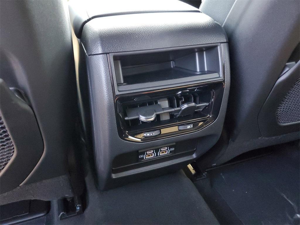 new 2025 Jeep Grand Cherokee car, priced at $39,625