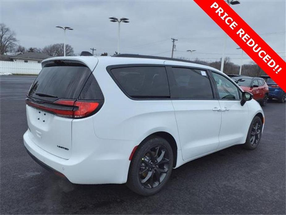 new 2024 Chrysler Pacifica car, priced at $48,477