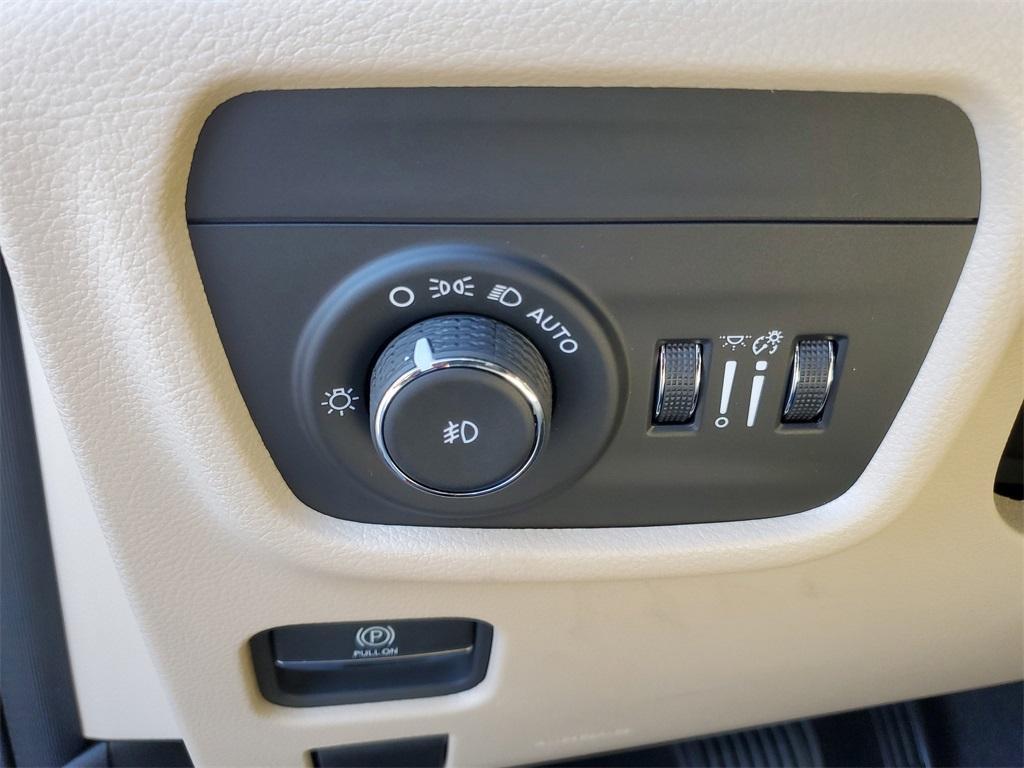 new 2025 Jeep Grand Cherokee car, priced at $44,408
