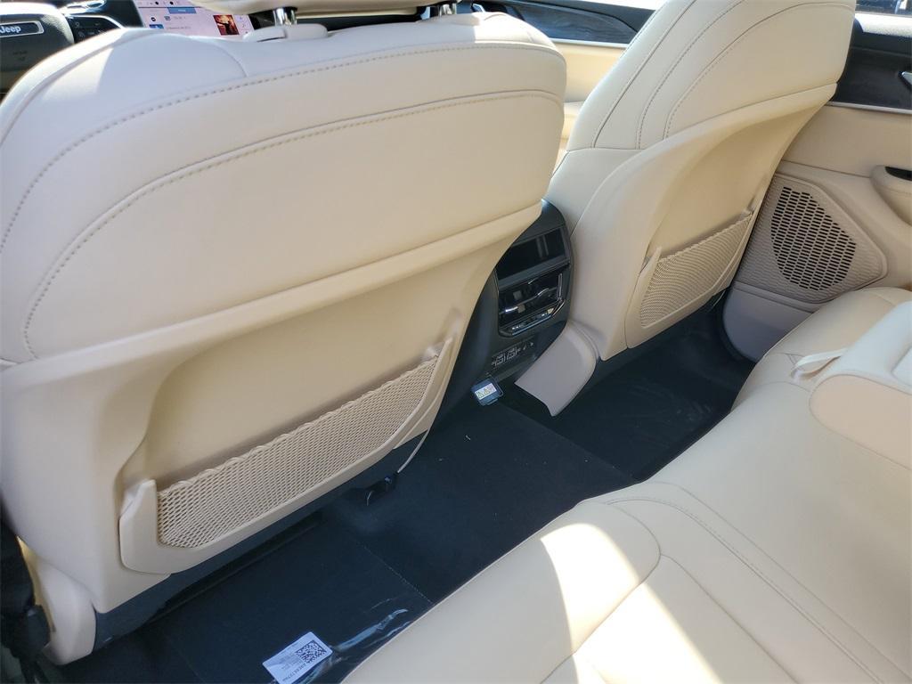 new 2025 Jeep Grand Cherokee car, priced at $44,408