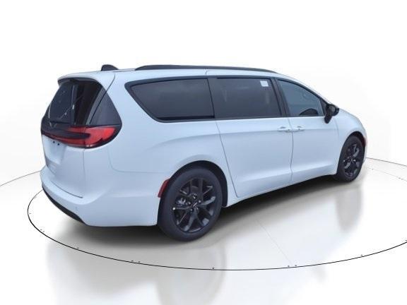 new 2024 Chrysler Pacifica car, priced at $41,477