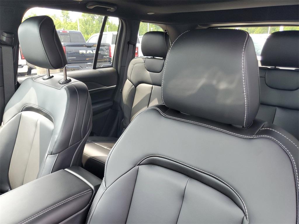 new 2025 Jeep Grand Cherokee car, priced at $42,236