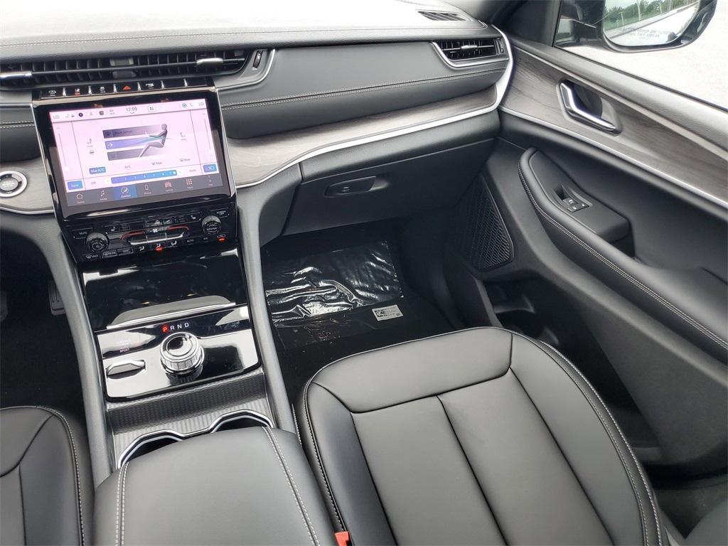 new 2025 Jeep Grand Cherokee car, priced at $41,862