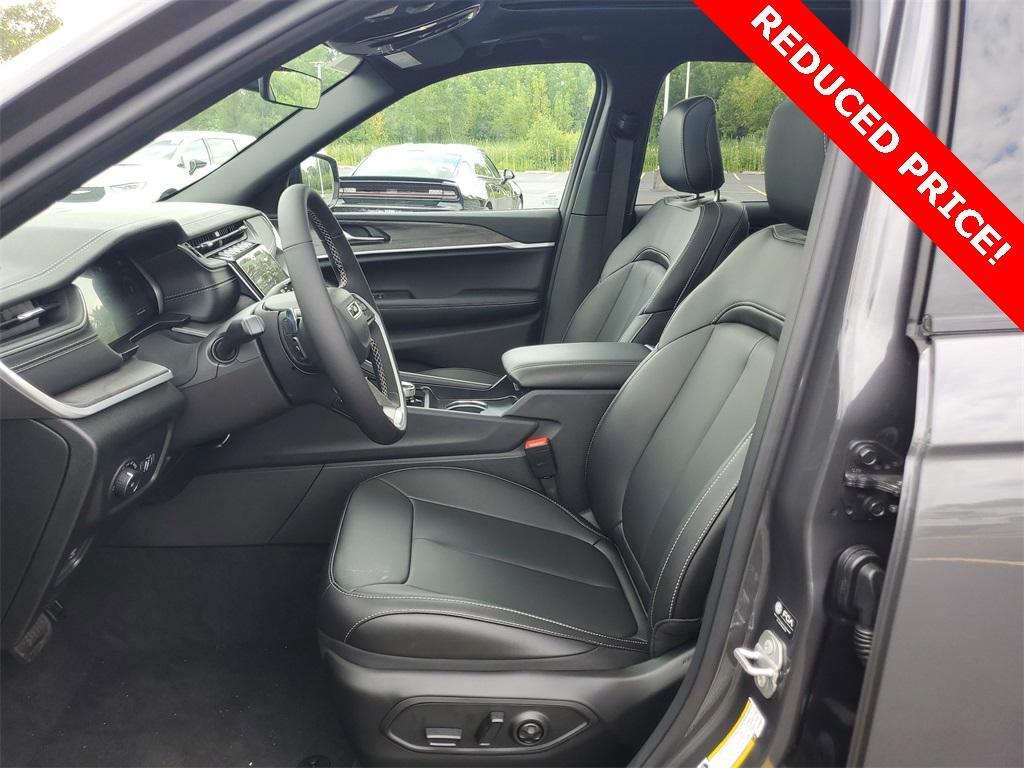 new 2025 Jeep Grand Cherokee car, priced at $44,388