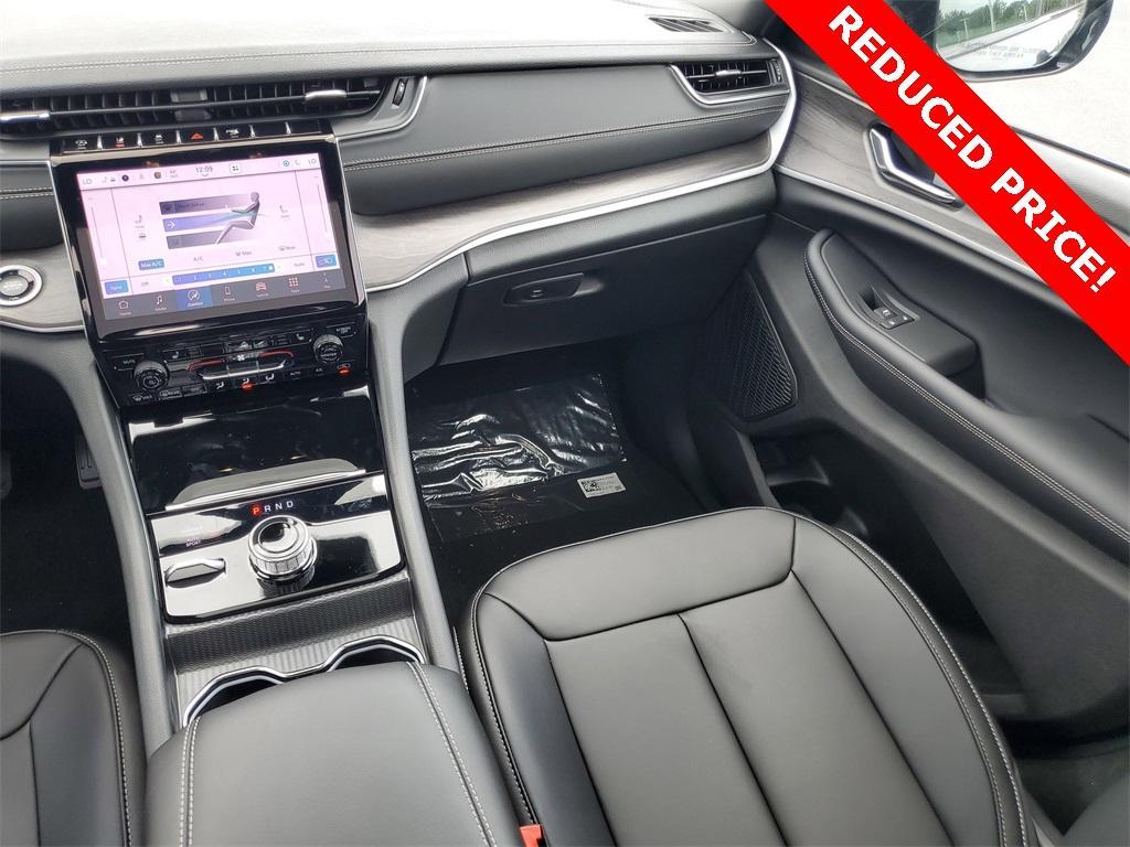 new 2025 Jeep Grand Cherokee car, priced at $44,388