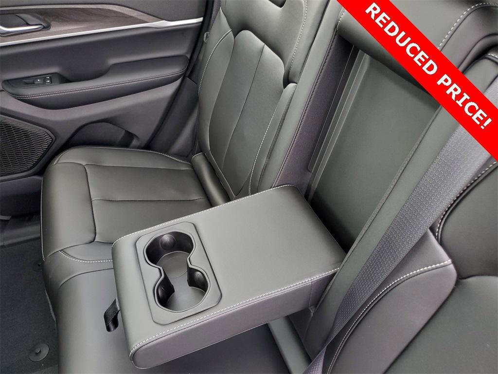 new 2025 Jeep Grand Cherokee car, priced at $44,388