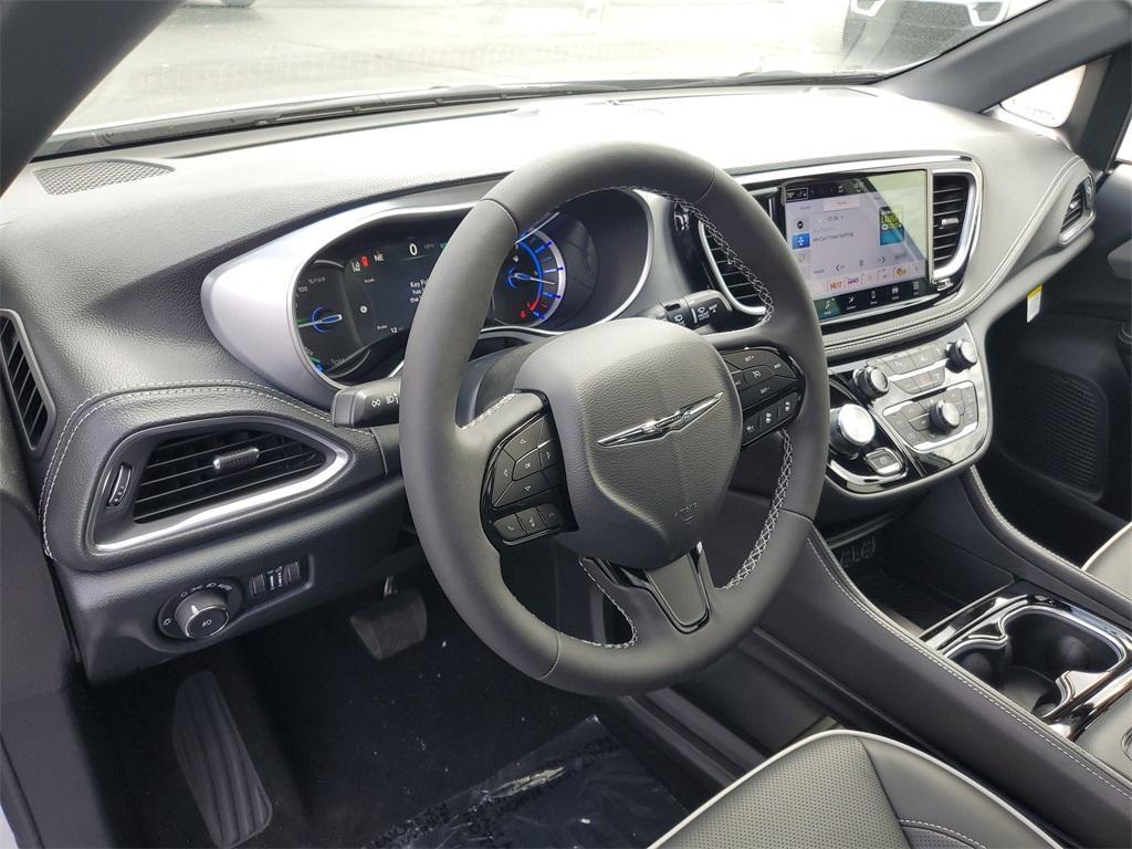 new 2025 Chrysler Pacifica Hybrid car, priced at $44,497