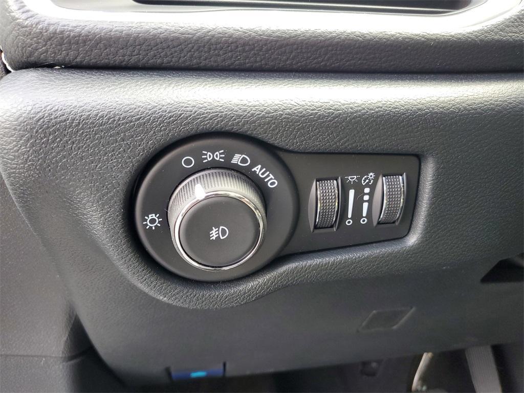 new 2025 Chrysler Pacifica Hybrid car, priced at $44,497
