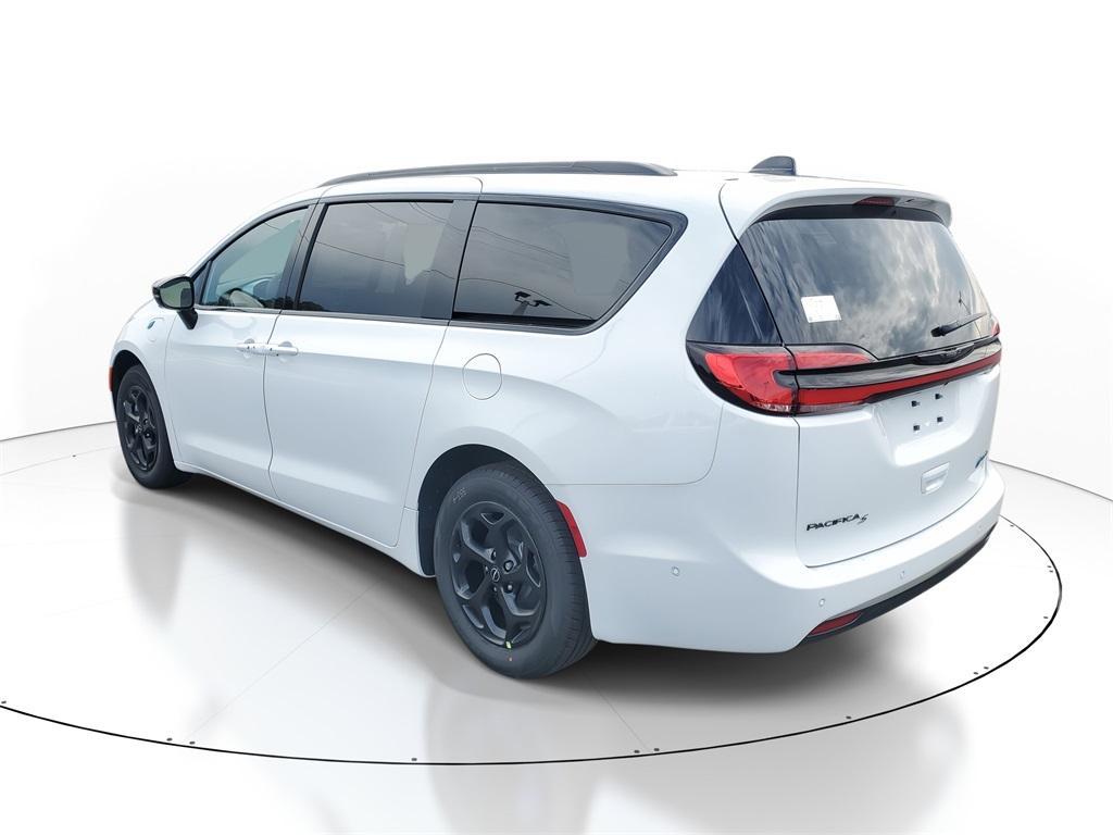 new 2025 Chrysler Pacifica Hybrid car, priced at $44,497