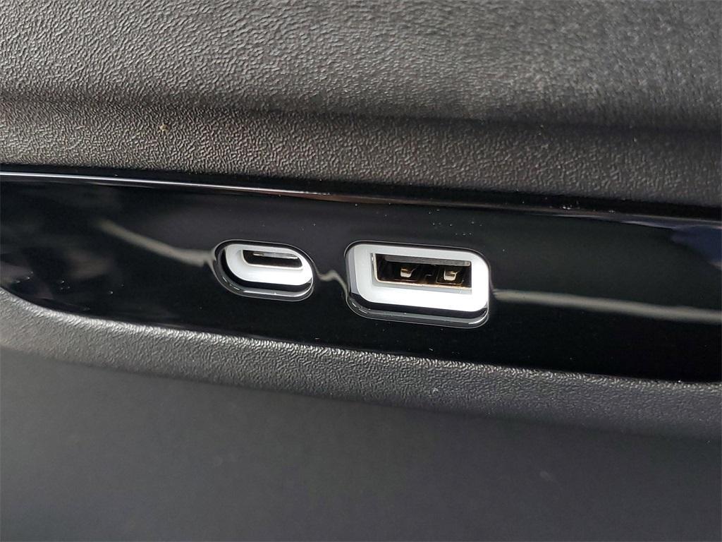 new 2025 Chrysler Pacifica Hybrid car, priced at $44,497
