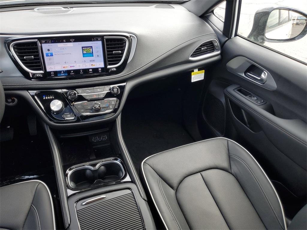 new 2025 Chrysler Pacifica Hybrid car, priced at $44,497