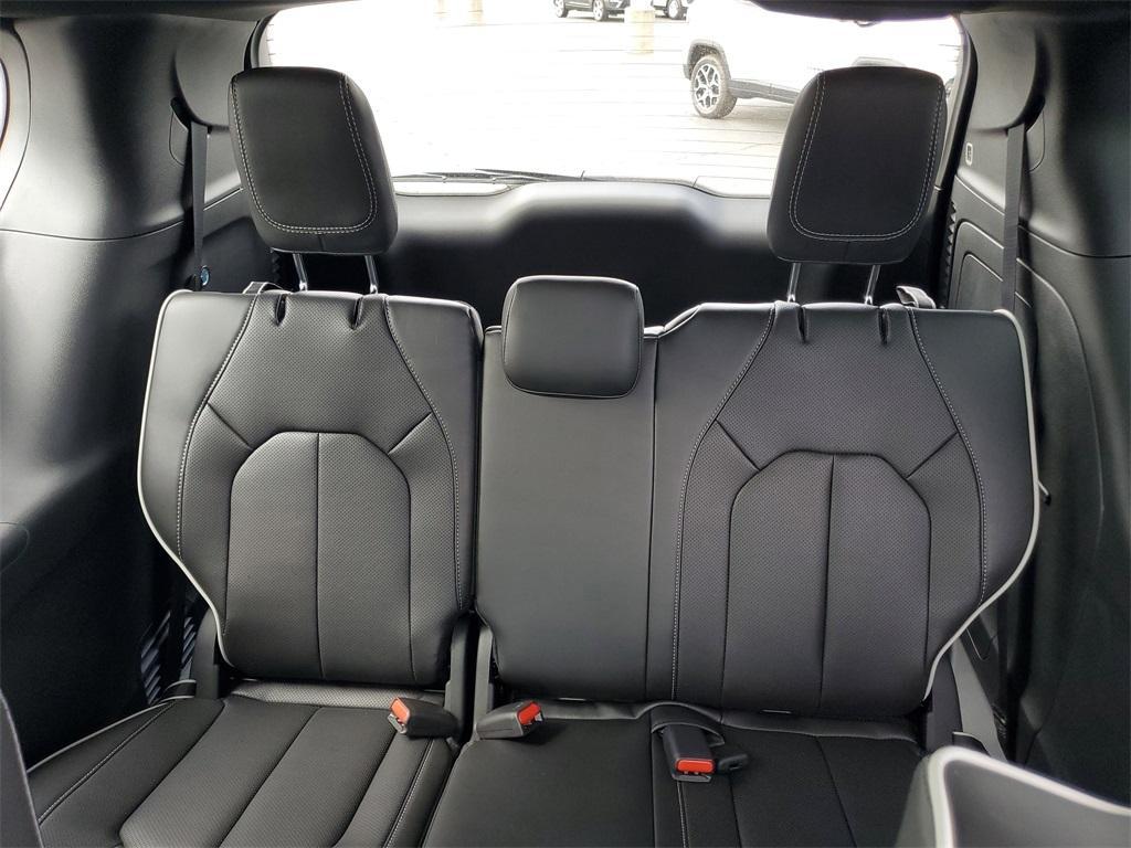 new 2025 Chrysler Pacifica Hybrid car, priced at $44,497