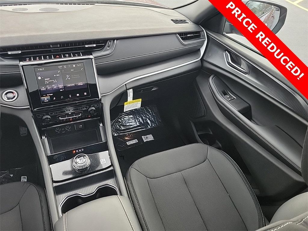 new 2025 Jeep Grand Cherokee car, priced at $33,108