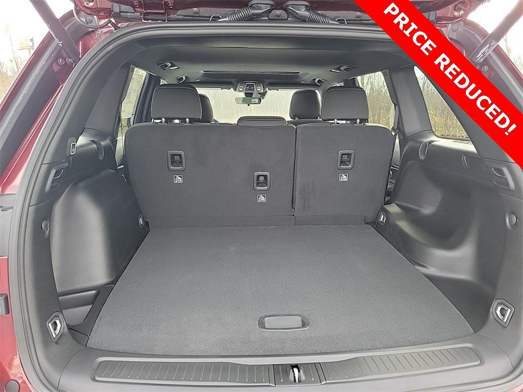 new 2025 Jeep Grand Cherokee car, priced at $33,108