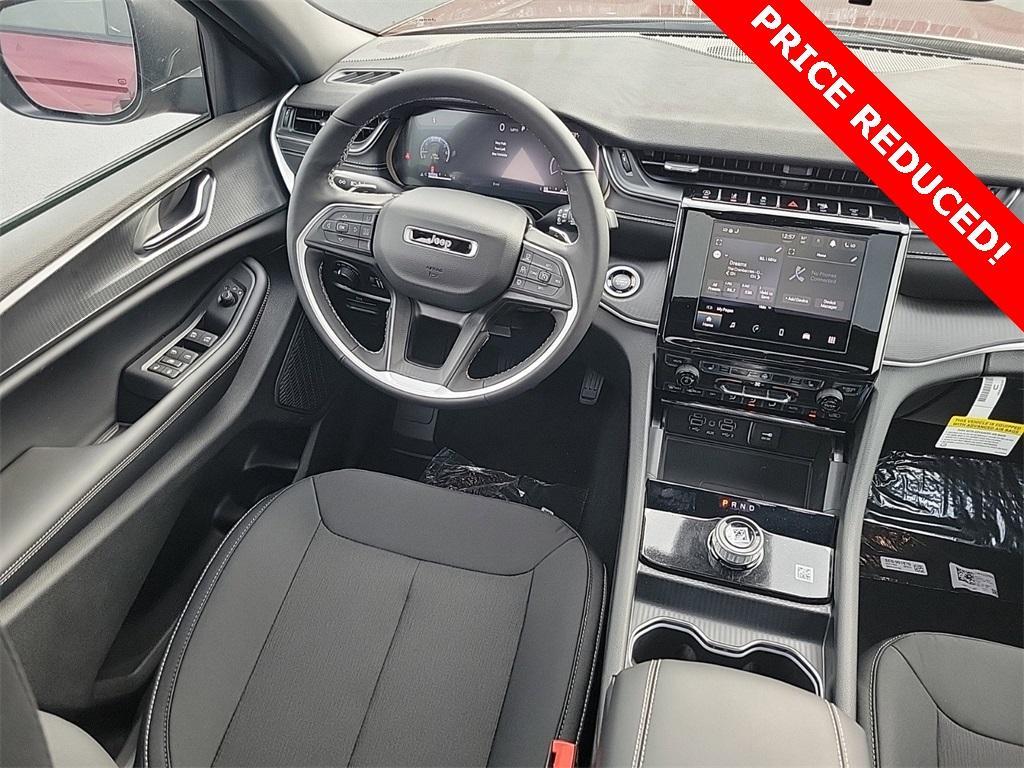 new 2025 Jeep Grand Cherokee car, priced at $33,108