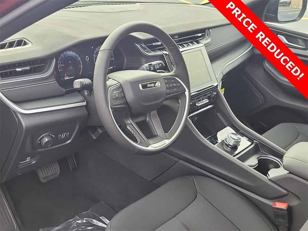 new 2025 Jeep Grand Cherokee car, priced at $33,108