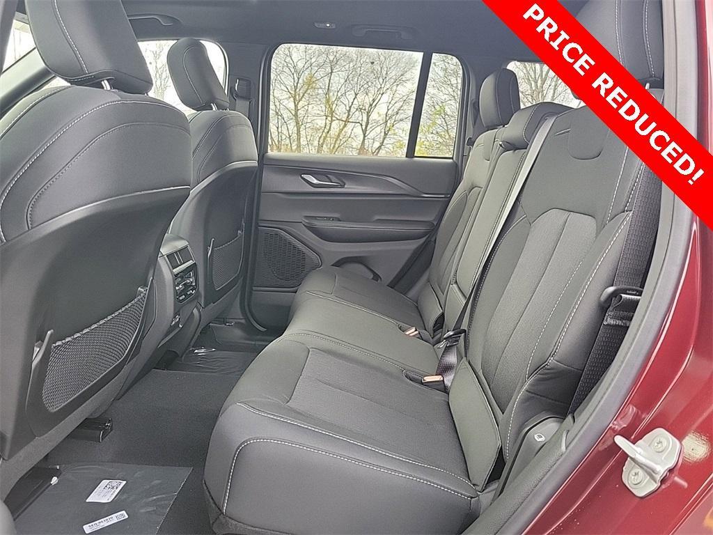 new 2025 Jeep Grand Cherokee car, priced at $33,108