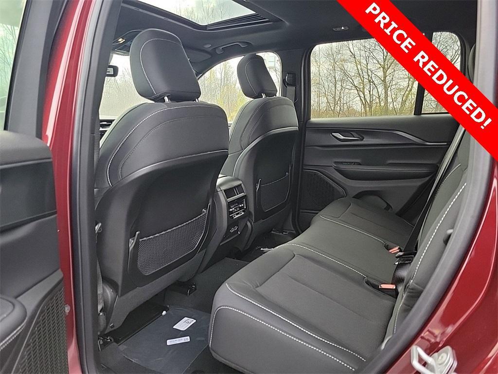 new 2025 Jeep Grand Cherokee car, priced at $33,108