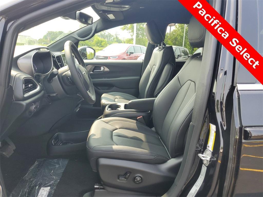 new 2025 Chrysler Pacifica car, priced at $38,622