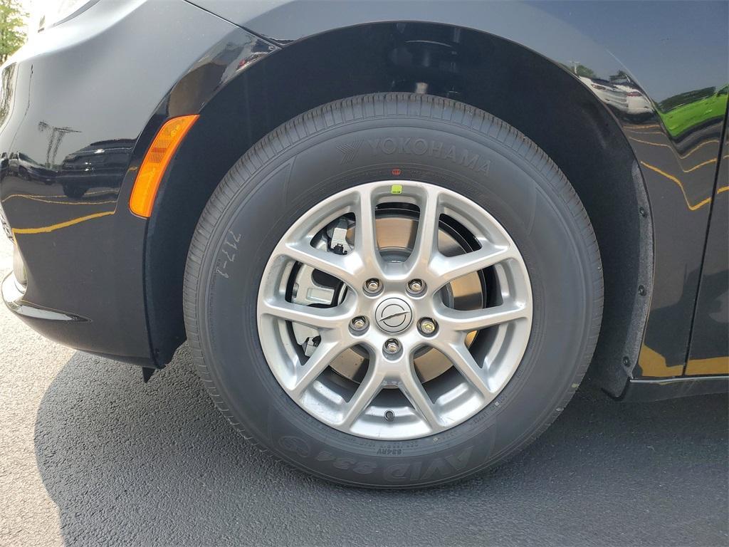 new 2025 Chrysler Pacifica car, priced at $43,945
