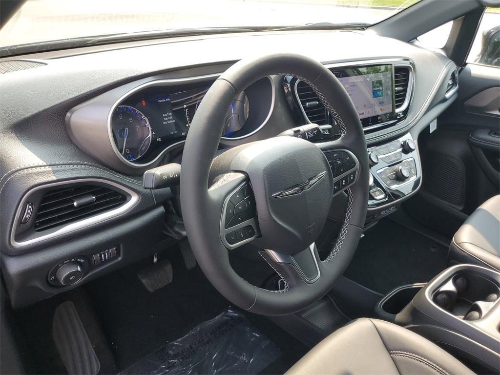 new 2025 Chrysler Pacifica car, priced at $43,945